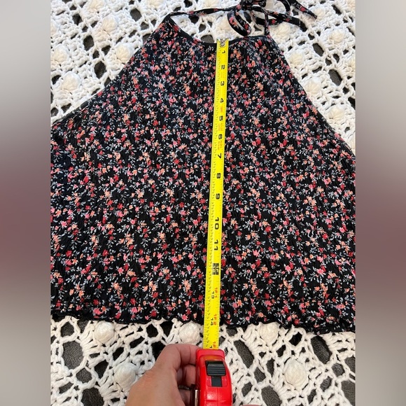 American Eagle Outfitters Black Floral Tie Neck and Tie Back Halter Top Size S - Picture 6 of 9